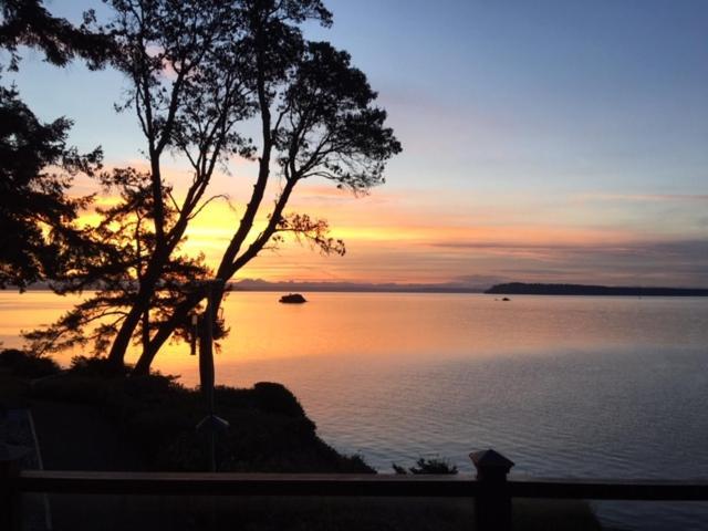 Puget Sound Chic Romantic Cottage With Private Beach Access & Gated Entry Port Ludlow מראה חיצוני תמונה